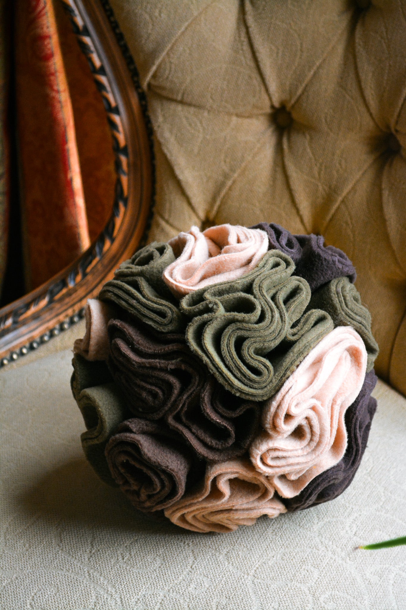 MUDDY PAWS Snuffle Ball Puzzle Feeder Toy - Calm Dog Games